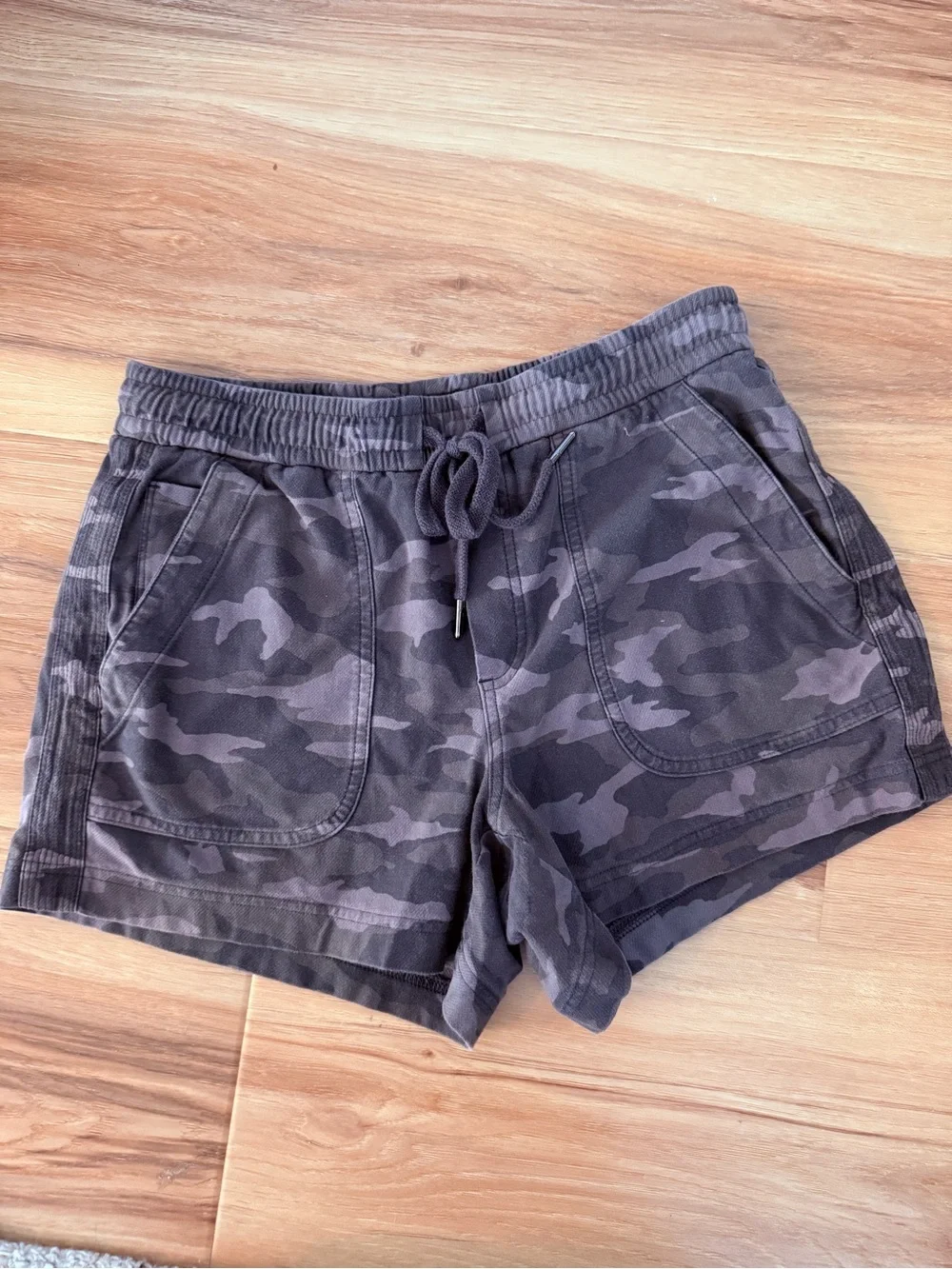 Athleta Camo Drawstring  Shorts- size 6